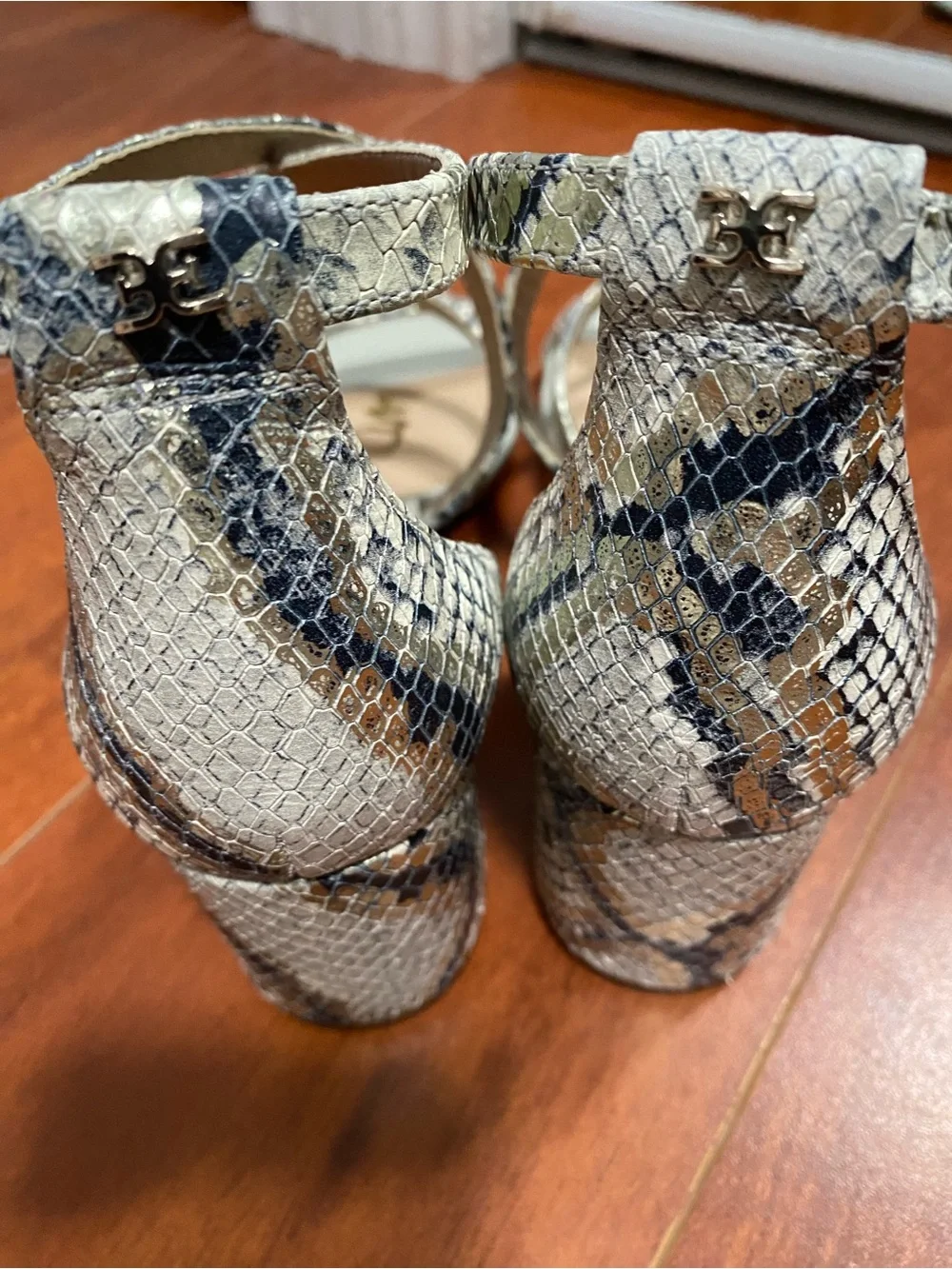 Sam Edelman White Snake-Print Strappy Sandals size 8 - Picture 2 of 5